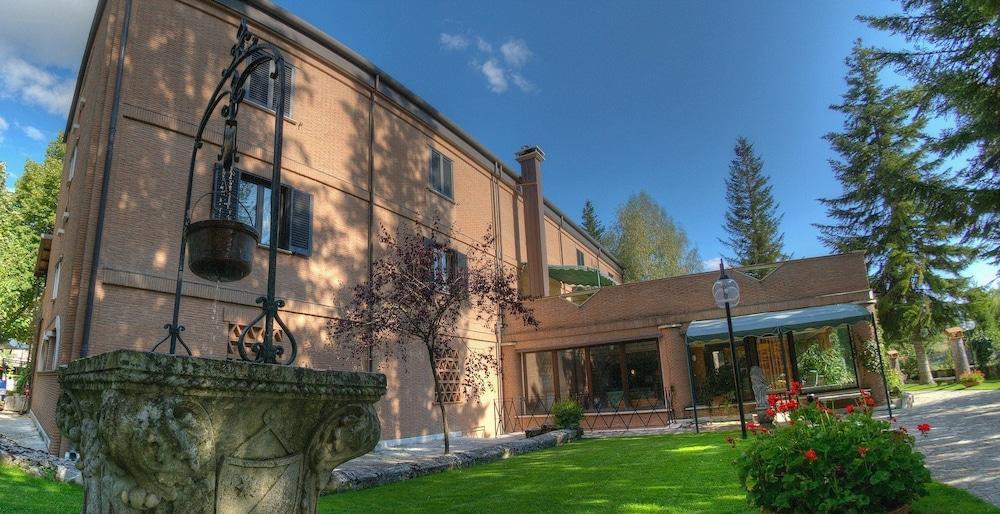 Lh Albergo Il Picchio Pescasseroli Exterior foto