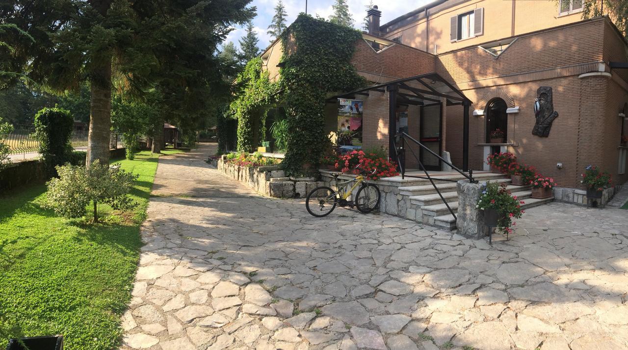 Lh Albergo Il Picchio Pescasseroli Exterior foto